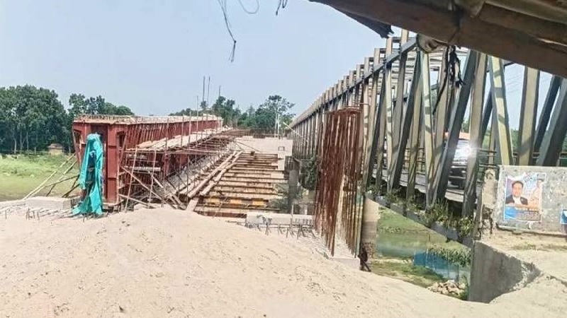 চাঁপাইনবাবগঞ্জের শিবগঞ্জ উপজেলার পাগলা নদীর ওপর নির্মাণাধীন বীর মুক্তিযোদ্ধা ডা. মইন উদ্দিন আহমদ মন্টু সেতু।